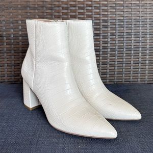 Steve Madden White Crocodile Pointed Toe Booties | Women’s Size 6M Boots